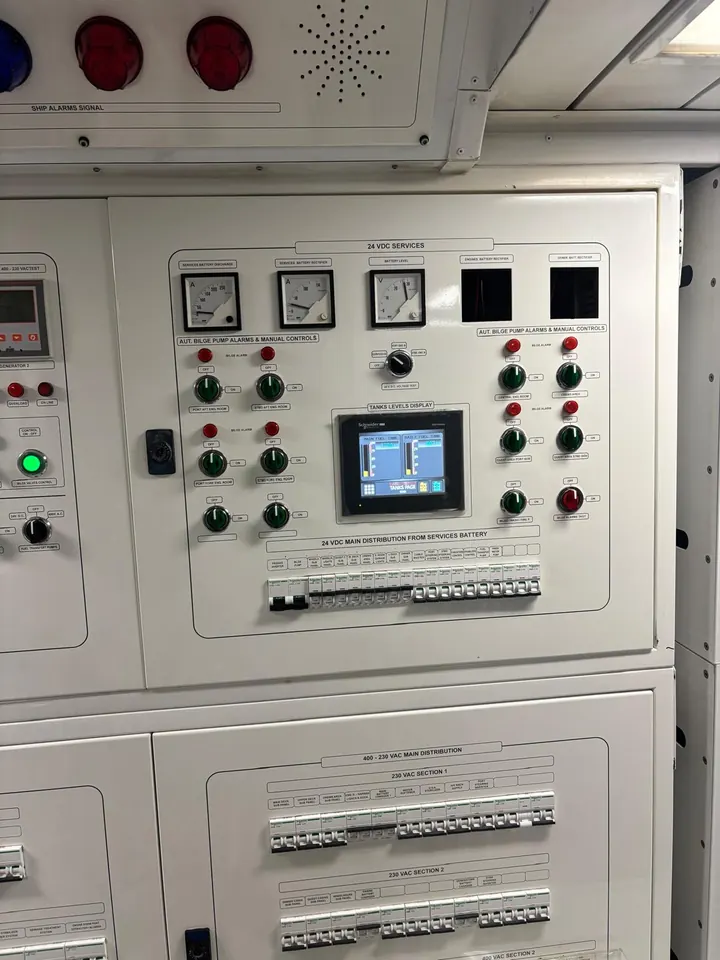 Jeneratör ve kara elektriği kumanda panosu, dokunmatik ekran