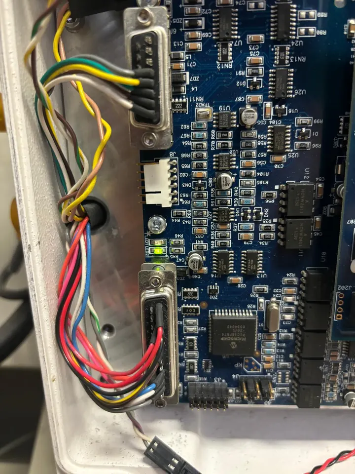 Elektronik kontrol kartında kablo ve konnektör kontrolü
