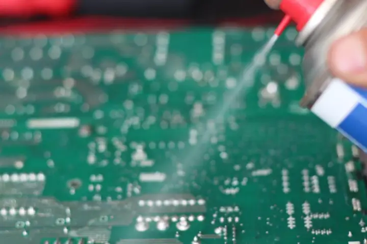Elektronik kartta korozyon koruma spreyi