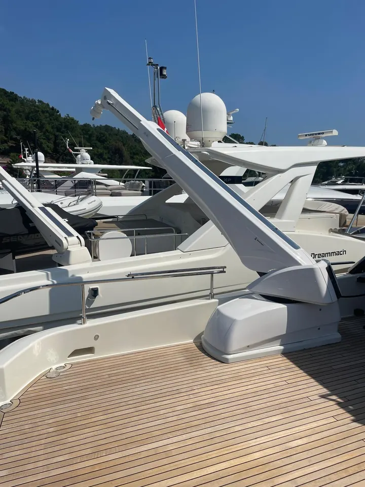 Motoryat güvertesinde hidrolik vinç servisi, Bodrum