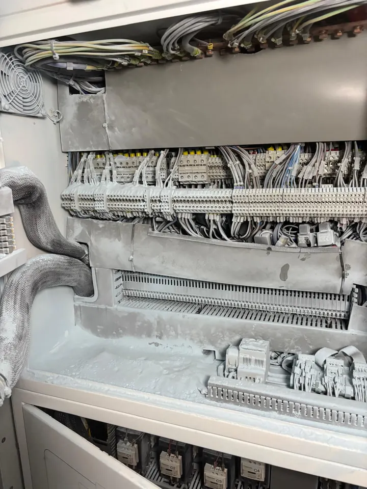 Yat elektrik panosunda klemens sıraları