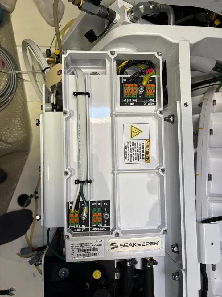 Seakeeper control box and electrical connections
