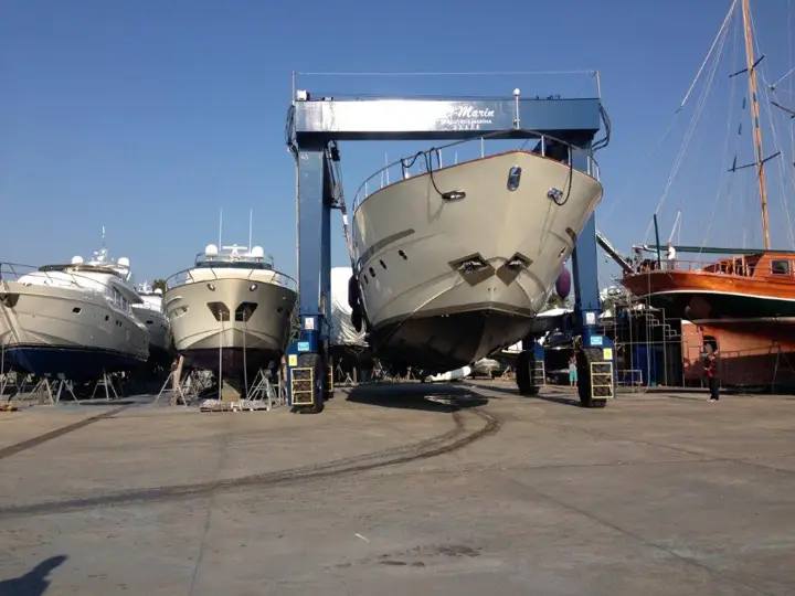 Turgutreis marinada karaya alınmış yatlar