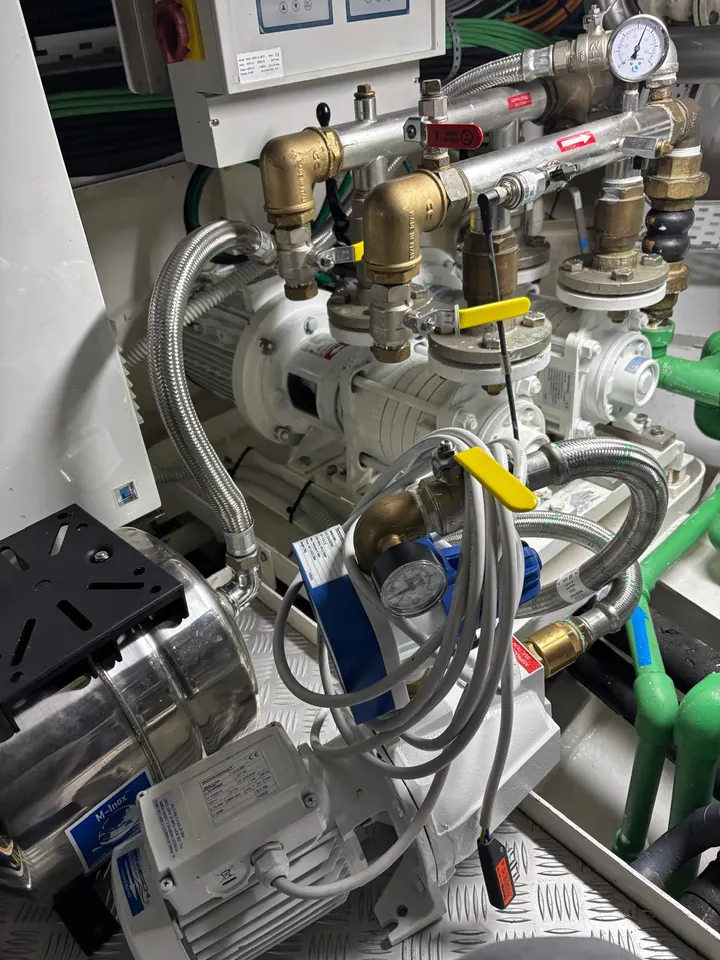 Watermaker high-pressure pump, gauge and valve block